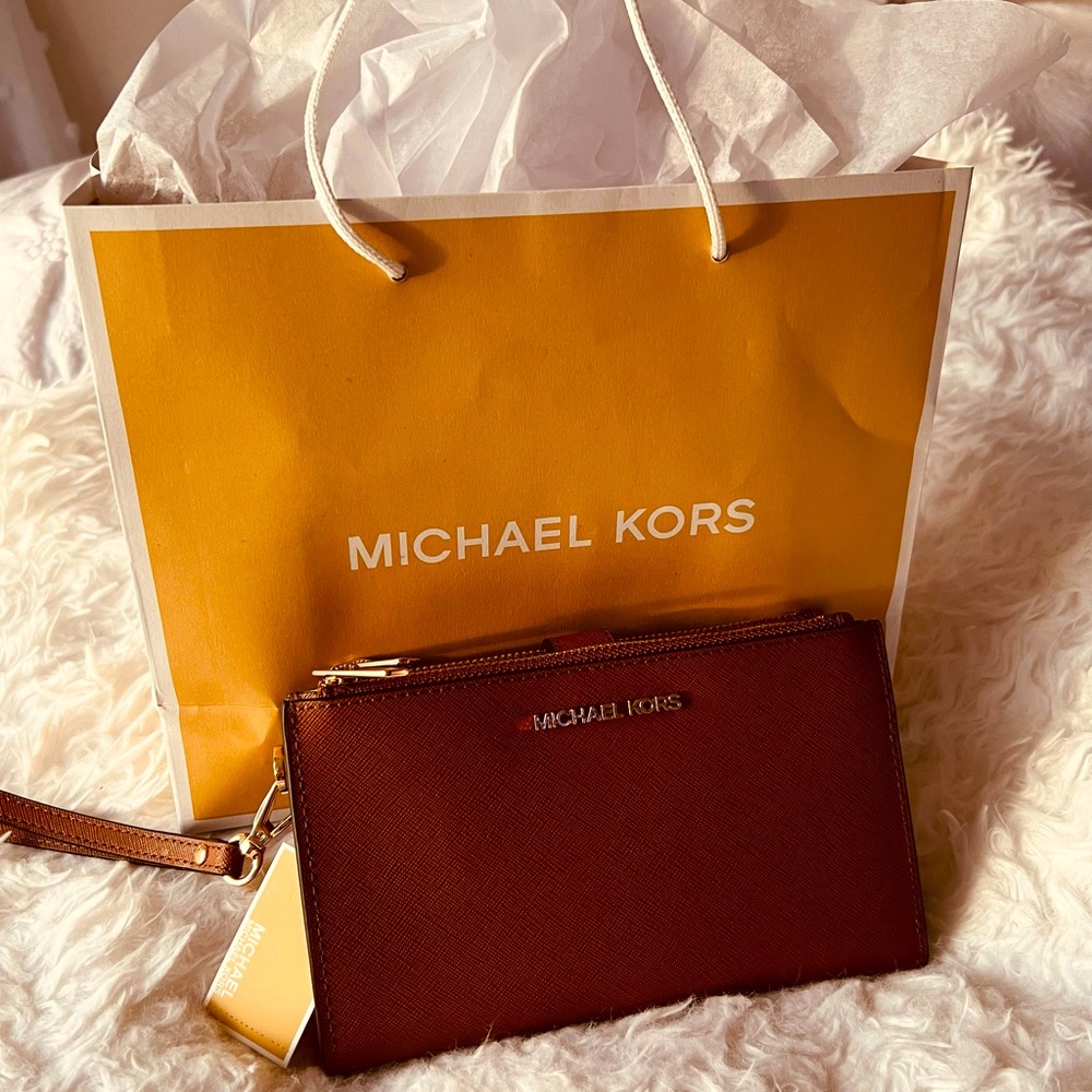 Michael Kors Double Zipper pockets ID CC and money pockets NWT leather and Logo